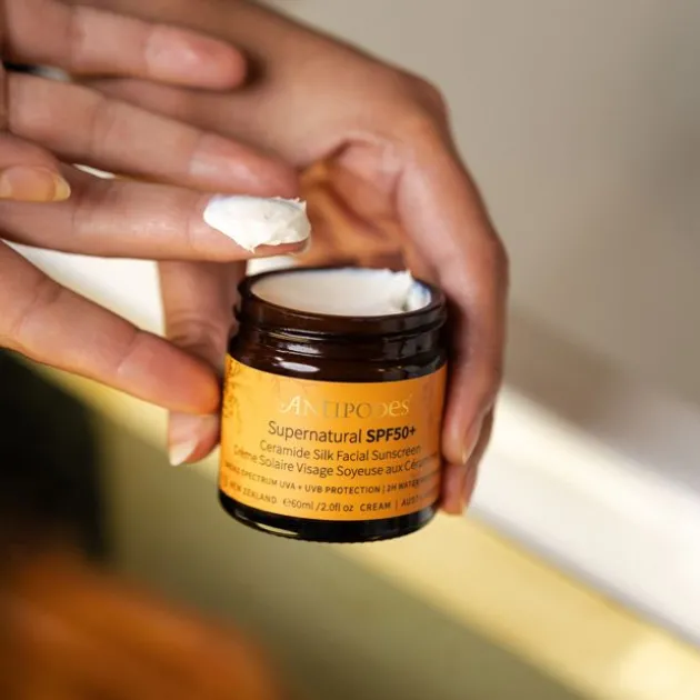 Antipodes Crème solaire aux Céramides Supernatural SPF50 + - 60 ml